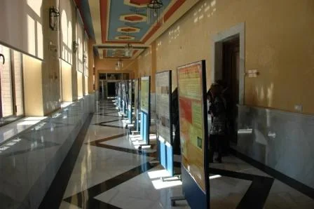 Exposición de pósteres científicos en el Rectorado de la Universidad de Córdoba